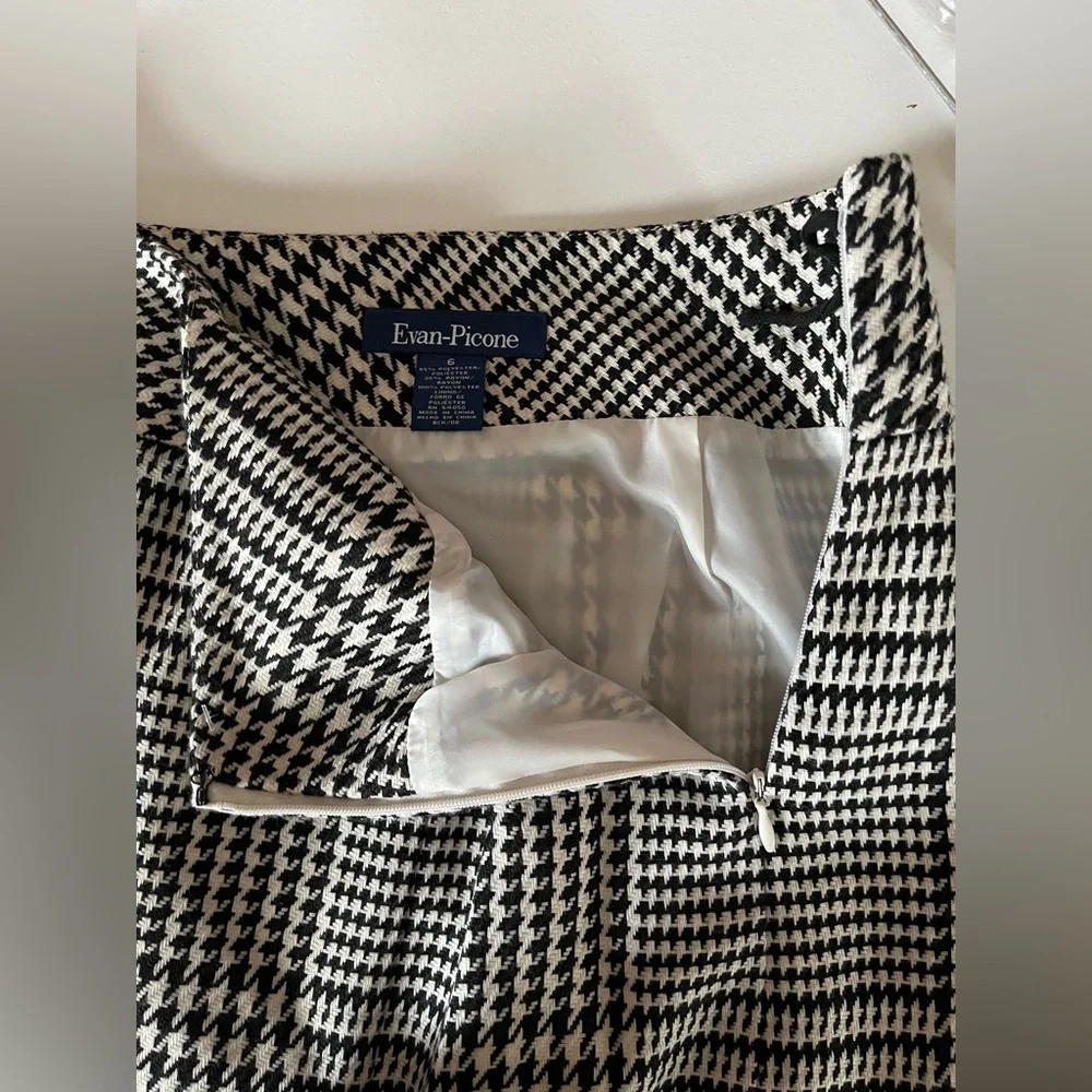 Vintage Women’s Vintage Evan Picone Front Slit Skirt Houndstooth Size 6 black